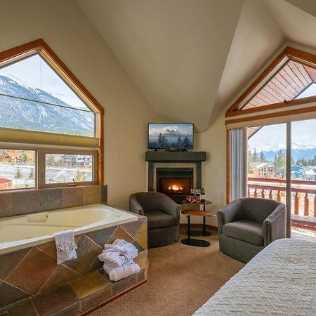 A Bear And Bison Country Inn Канмор Экстерьер фото