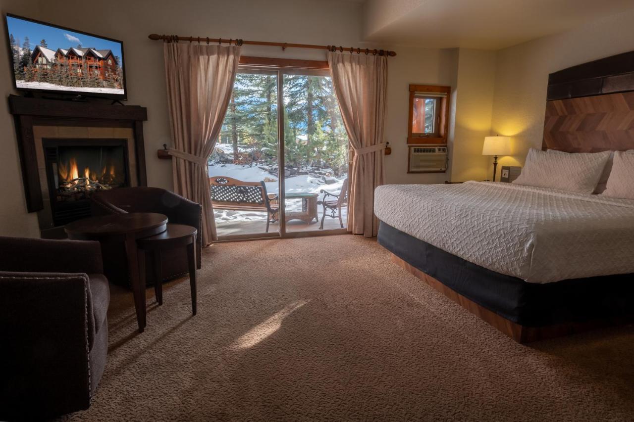 A Bear And Bison Country Inn Канмор Экстерьер фото